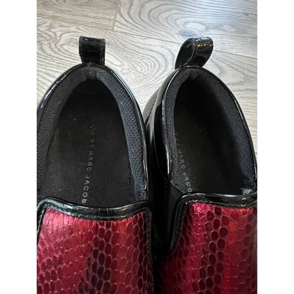 Flashy Glam red and black Marc by Marc Jacobs slip on shoes sz 6.5 stylish EU 37 - Picture 11 of 14
